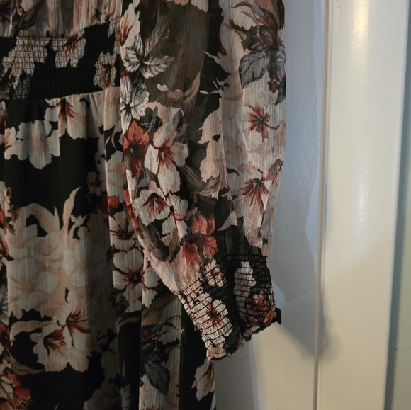 Plus size chiffon floral dress - Picture 3 of 3